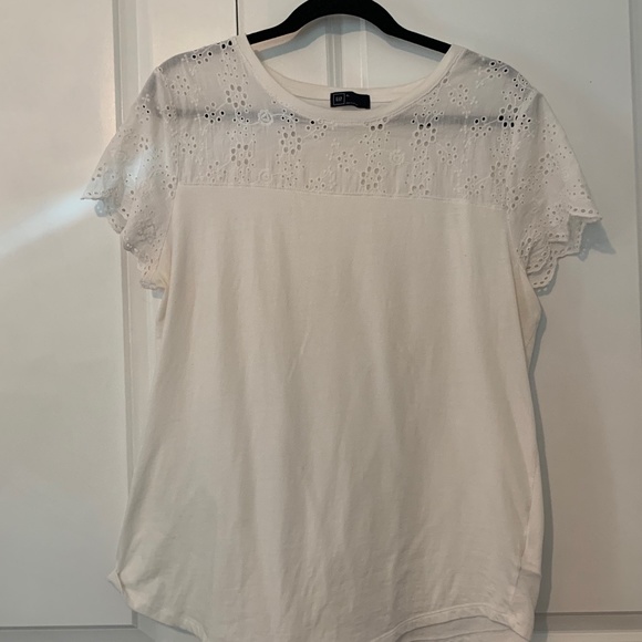 Gap Eyelet Top T-Shirt - Picture 2 of 5